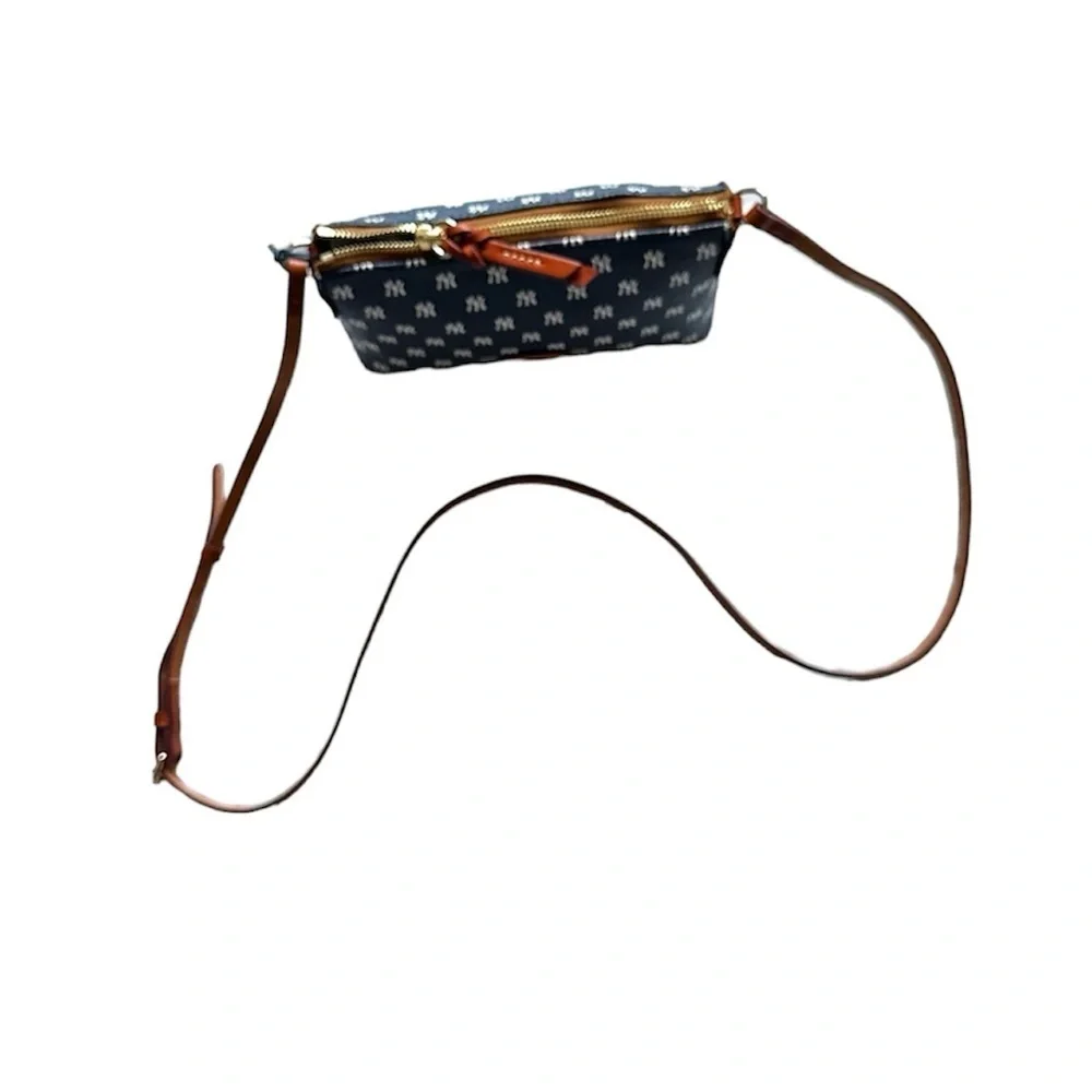 DOONEY & BOURKE MLB YANKEES CROSSBODY BAG COLLAB